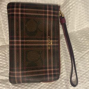 Wristlet wallet